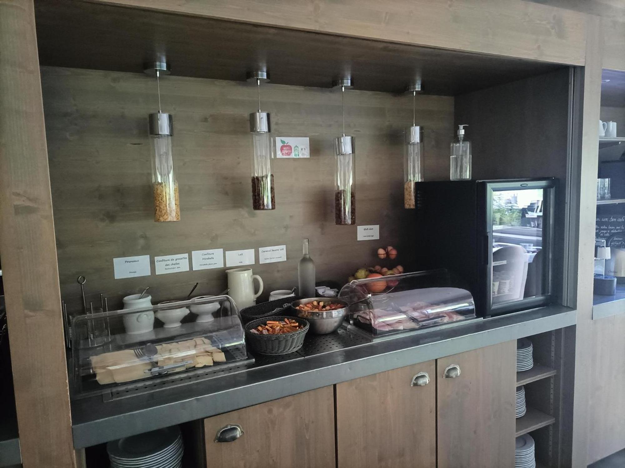 瑞兹德斯酒店 Le Val-dʼAjol 外观 照片